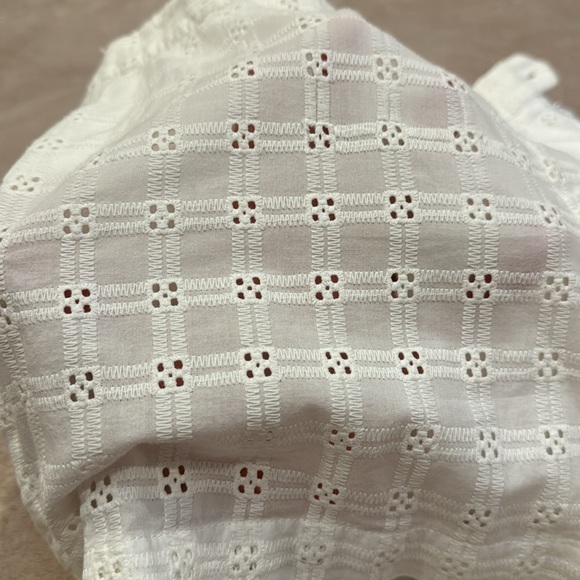 Super cute white Brooks Brothers Red Fleece Shorts… with lining - Picture 3 of 7